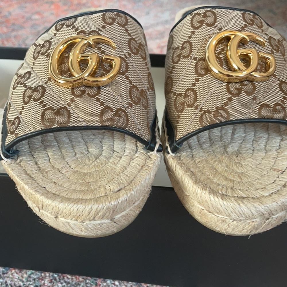 Gucci like new worn once sandals - Picture 2 of 9